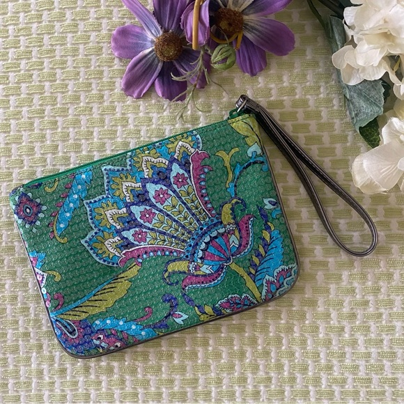 Vera Bradley Handbags - 🦋🪻Vera Bradley Wristlet Mini Bag🪻🦋